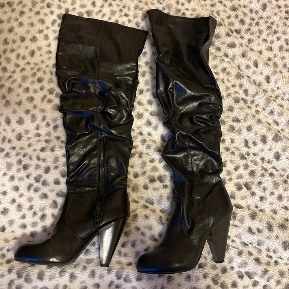 Unlisted- black boots, size 8, used.